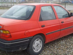 1_ford-escort-1-6-cl.jpg