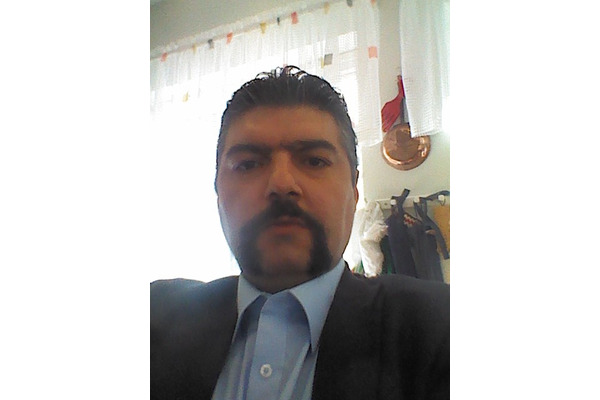 isvec (sweden) yasiyom ve bir turk kiz la evlenmek istiyom