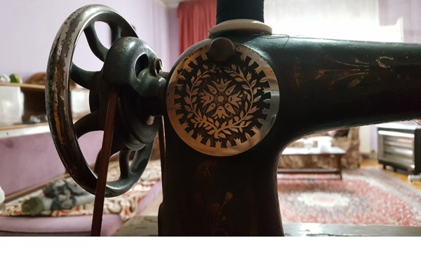SİNGER antika ayaklı dikiş makinası (105 yıllık)
