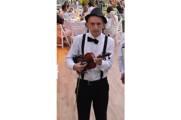 evlenme teklifi serenatına sürpriz akordiyon keman çalan fiyatları diğer tüm özel günlere