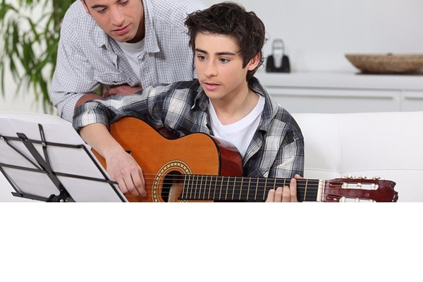 profesyonel gitar baglama vs bütün dersler verilmektedir
