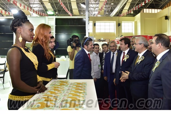 YABANCI MERKEZLİ ŞİRKETİMİZE FUAR HOSTESLERİ VE HALKLA İLİŞKİLER