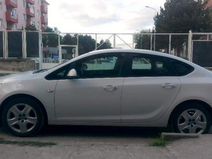  Sedan Opel Astra 1.6 Edition