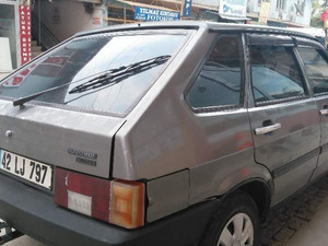  1993 modeli Lada Samara 1.5