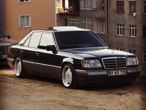  1988 modeli Mercedes Benz 200 200 E