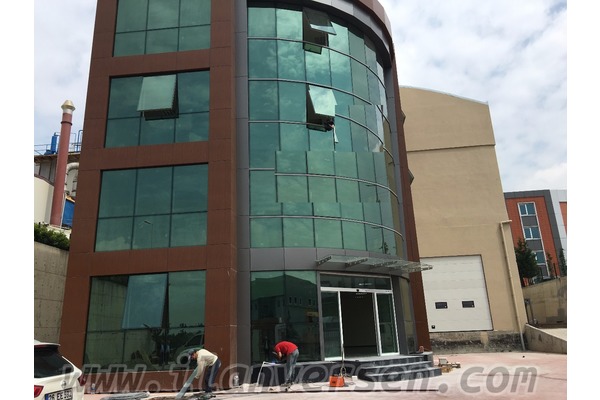Tuzla işyerleri 4425 m²