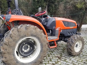 4 çeker Kioti Traktör 2012 model 50 beygir 2500 saatte