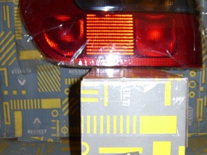 RENAULT 9 BROADWAY RN SAĞ ARKA STOP LAMBASI